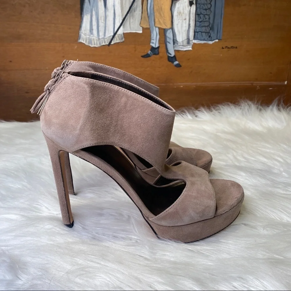 Stuart Weitzman Hot Stuff T-Strap Platform Sandal in Haze Suede Size 9M NWT